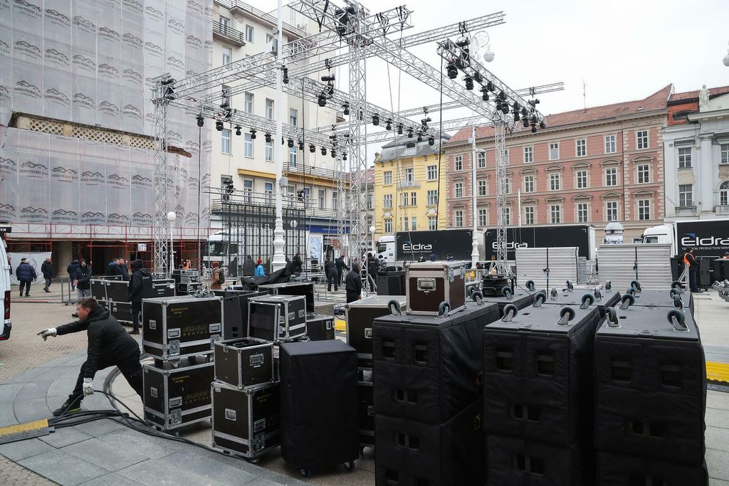 Trg uoči dočeka rukometaša u 18h - 8