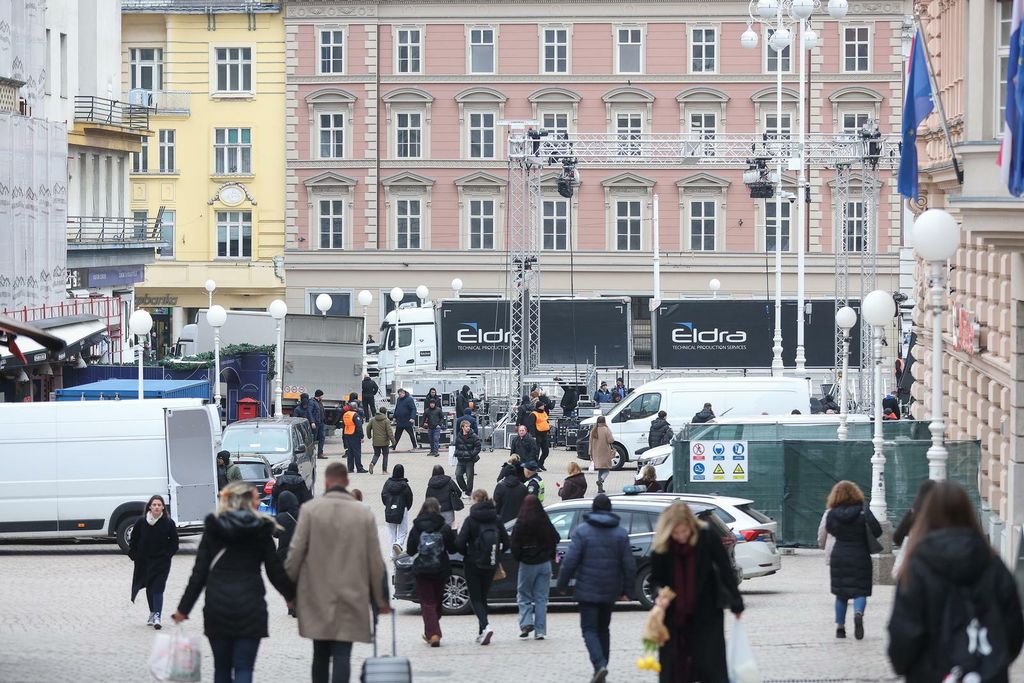 Trg uoči dočeka rukometaša u 18h - 8