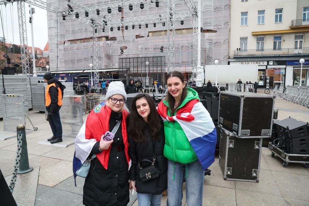 Trg uoči dočeka rukometaša u 18h - 8