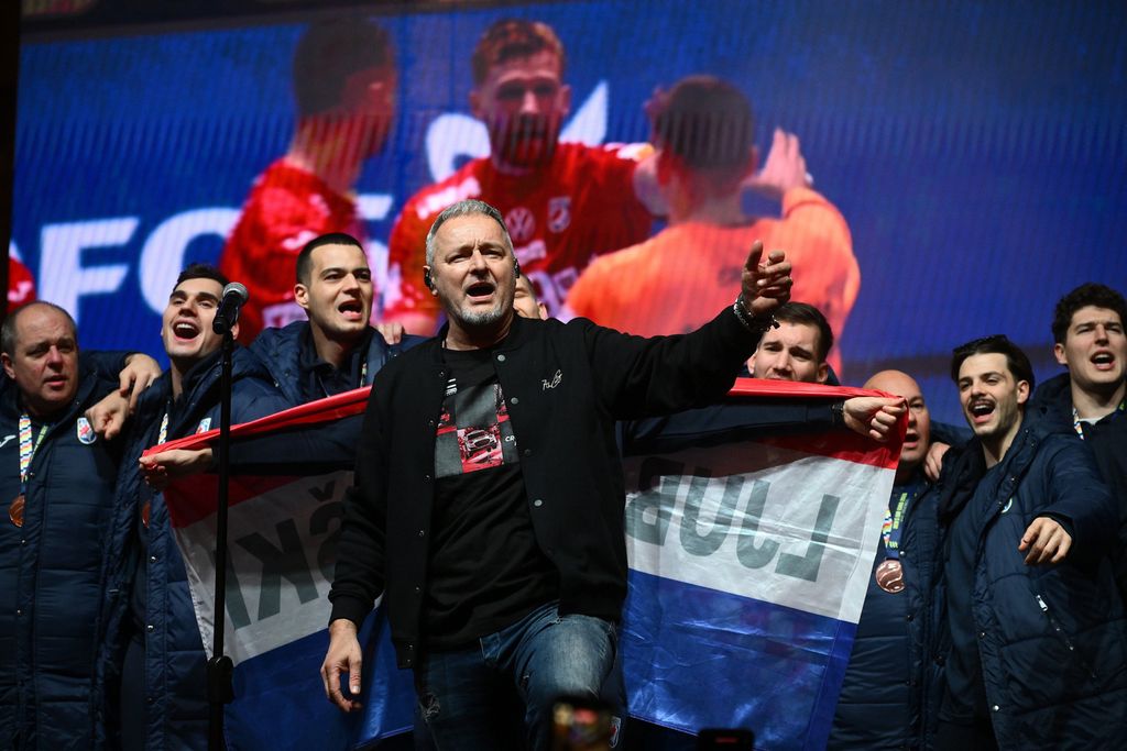 Marko Perković Thompson i rukometaši