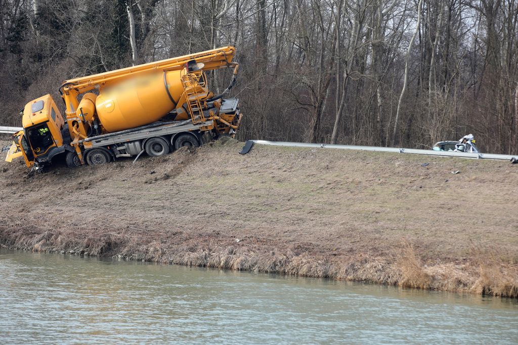 Sudar kamiona i automobila na sjeveru Hrvatske - 6