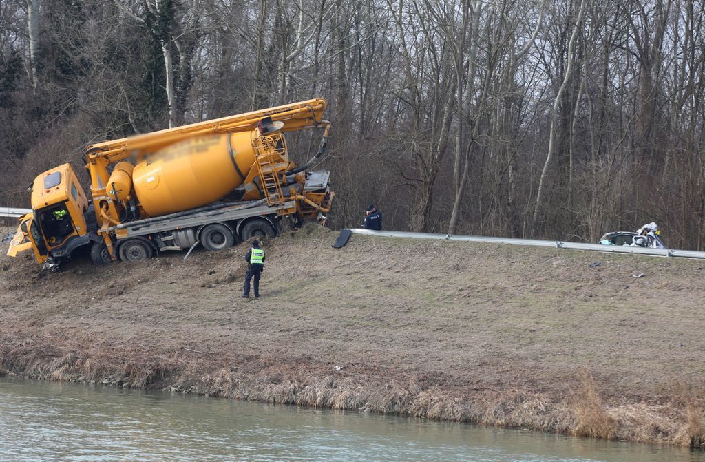 Sudar kamiona i automobila na sjeveru Hrvatske - 1