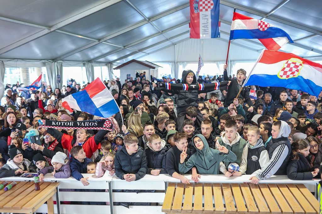 Doček za Kuzmanovića i Raužana