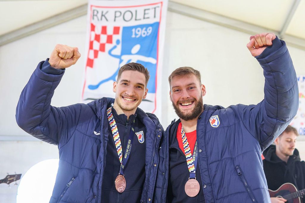 Doček za Kuzmanovića i Raužana