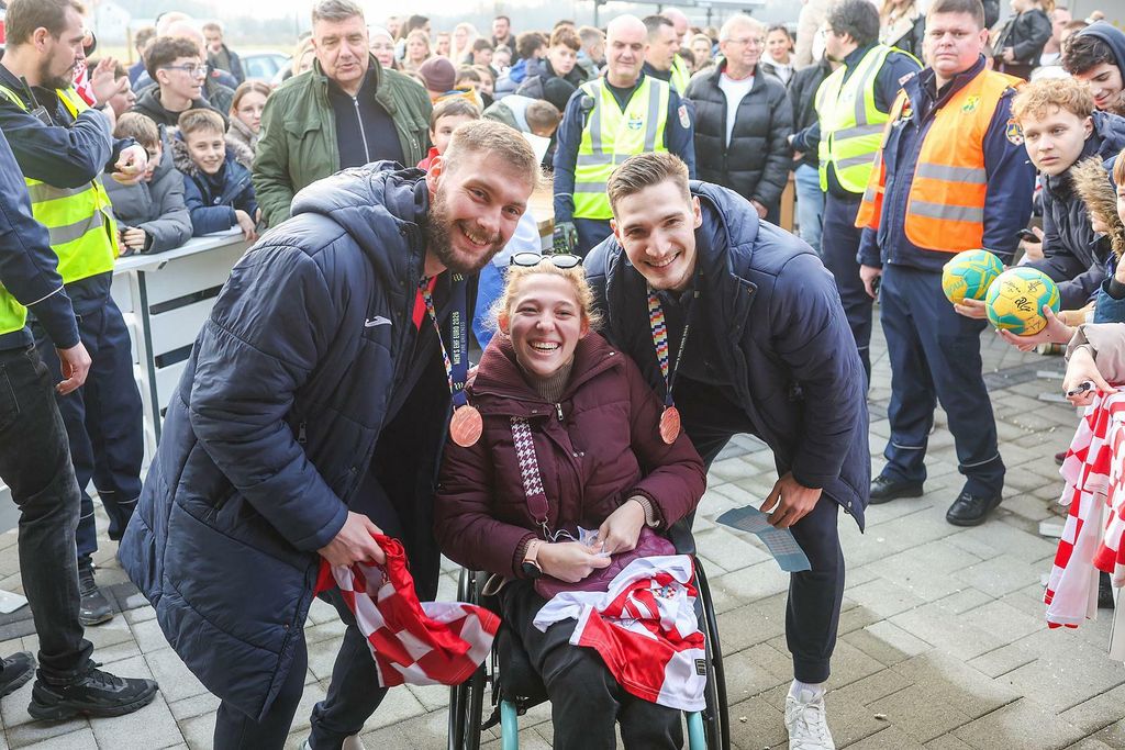 Doček za Kuzmanovića i Raužana