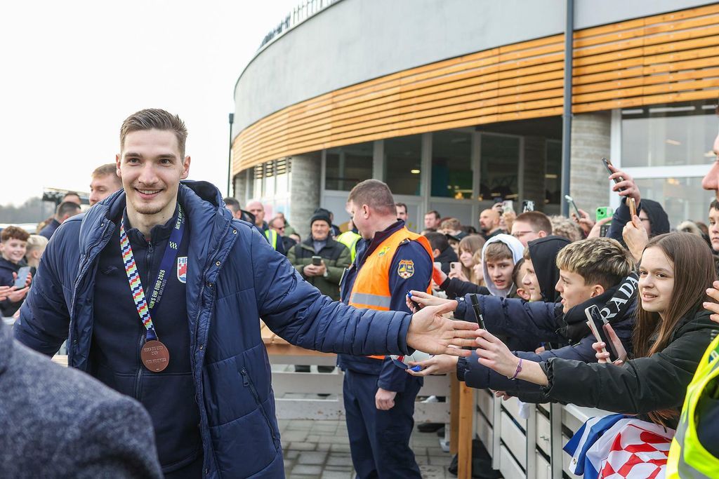 Doček za Kuzmanovića i Raužana