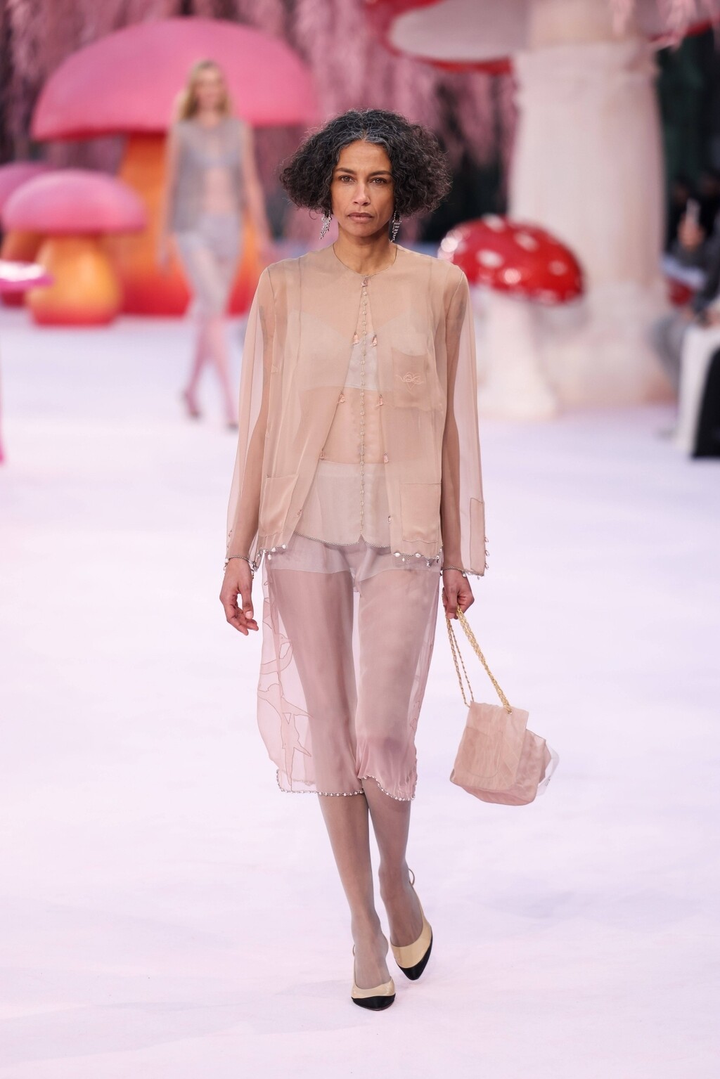 Stephanie Cavalli na reviji Chanel Métiers d’Art 2025/2026.