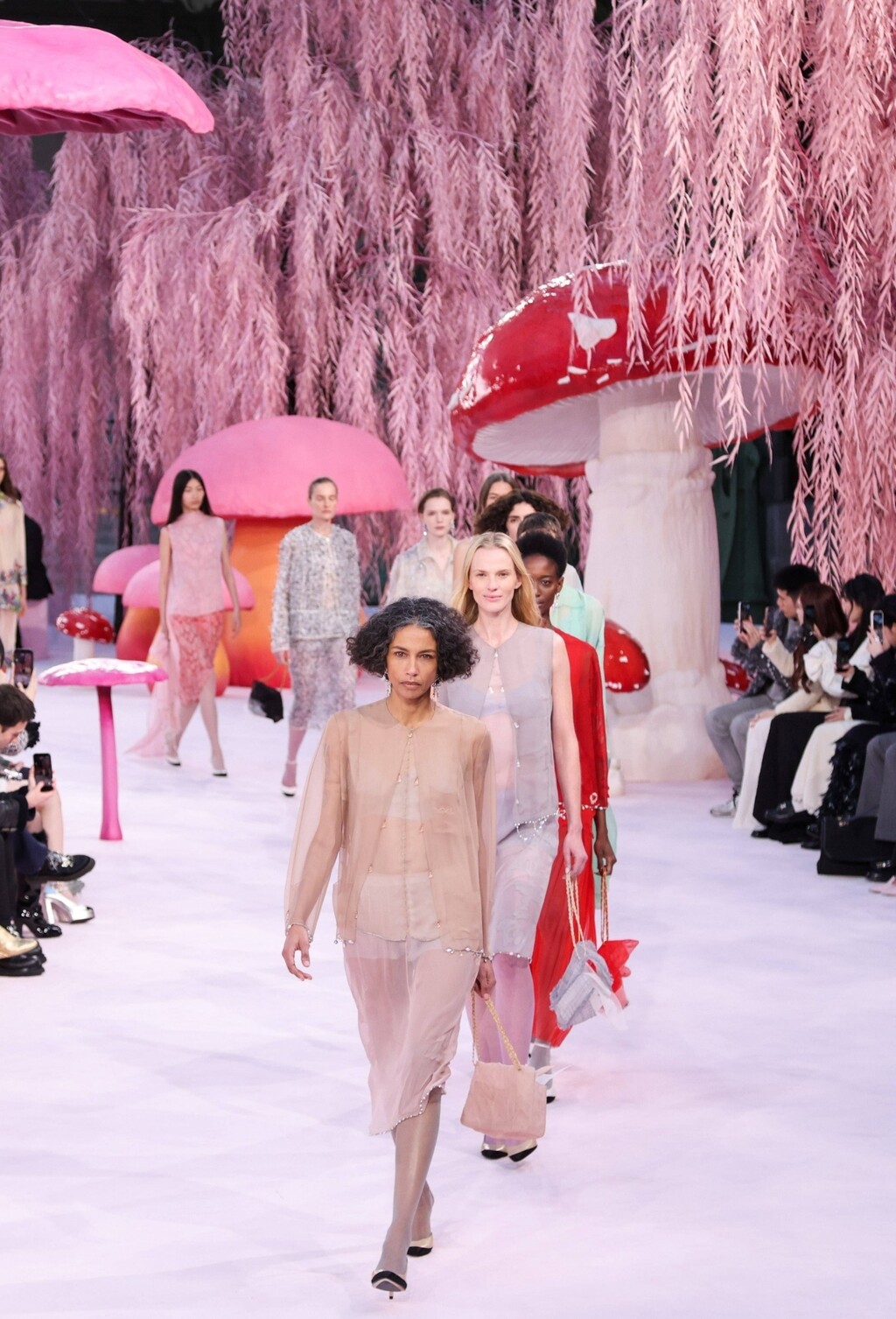 Stephanie Cavalli na reviji Chanel Métiers d’Art 2025/2026.