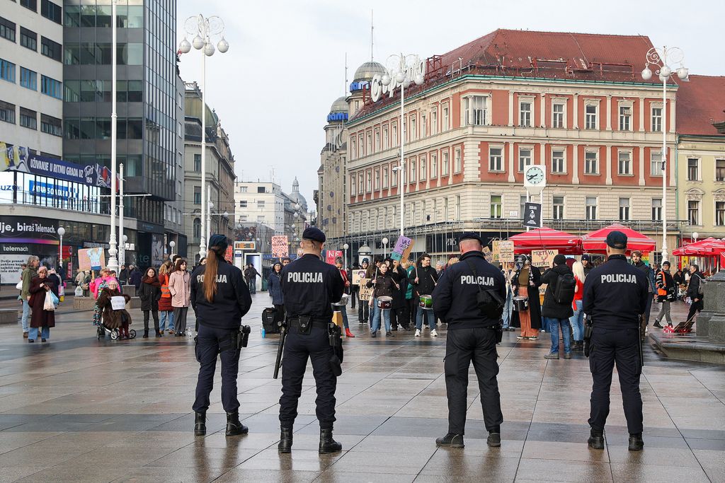 Molitelji na Trgu - 2