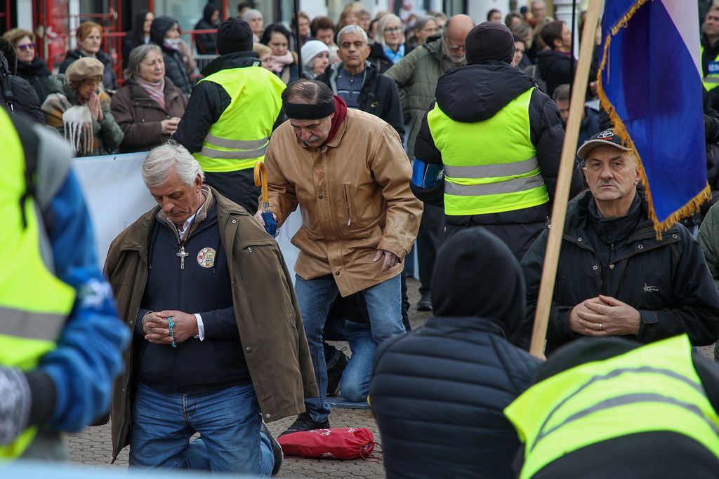 Molitelji na Trgu - 2