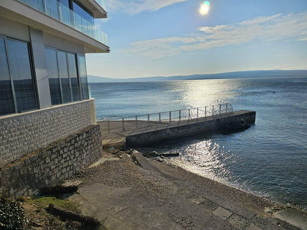 Hotel izgrađen u moru zatvorio pristup obali - 2