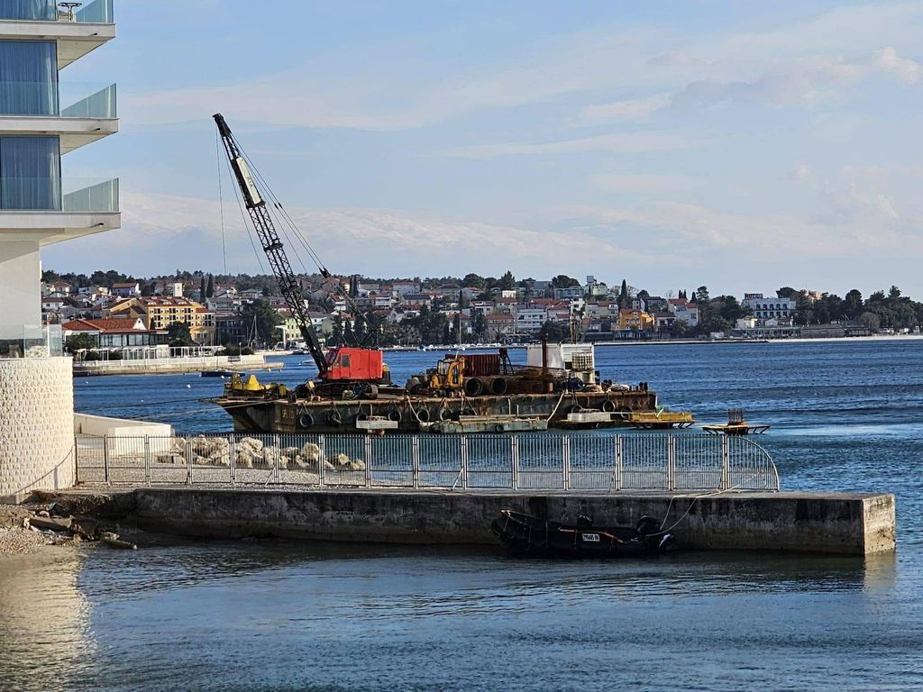 Hotel izgrađen u moru zatvorio pristup obali - 2