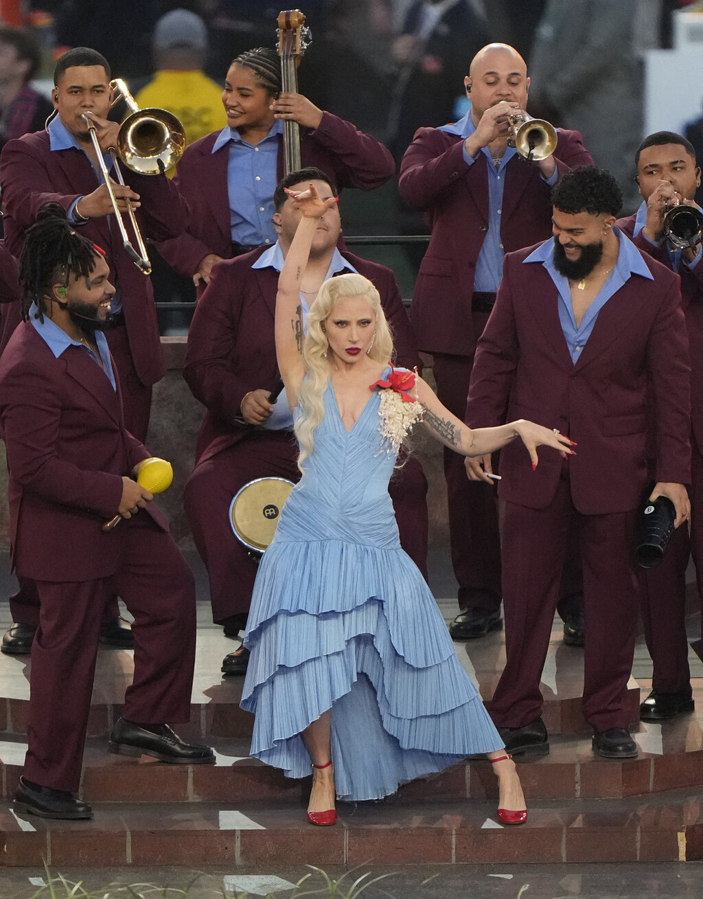 Lady Gaga u haljini brenda Luar na Super Bowlu