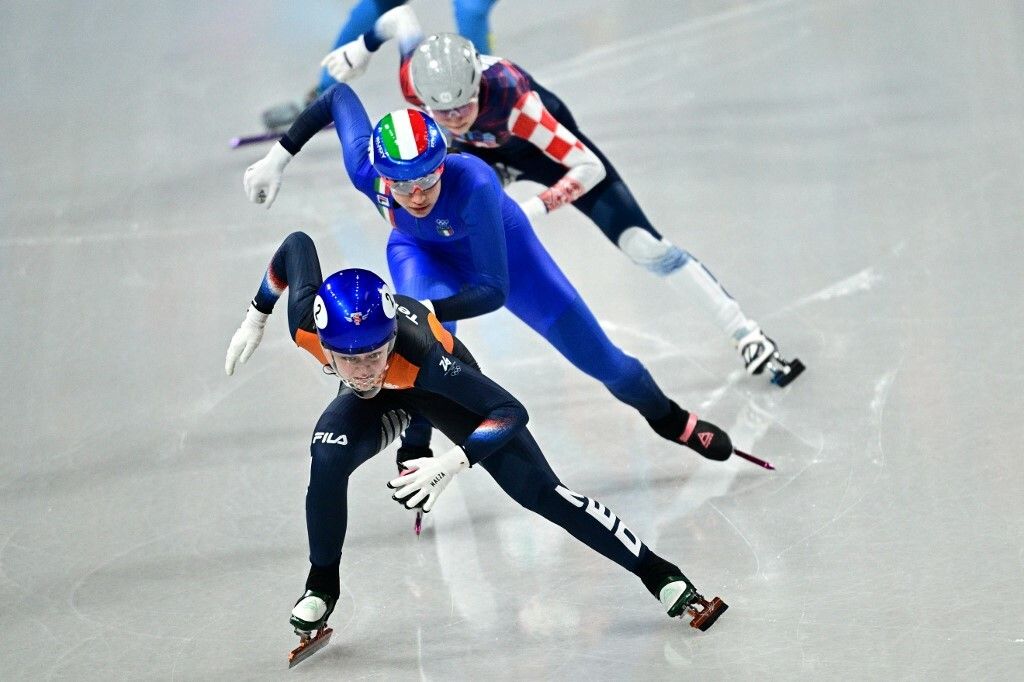 Valentina Aščić (treća u redu)