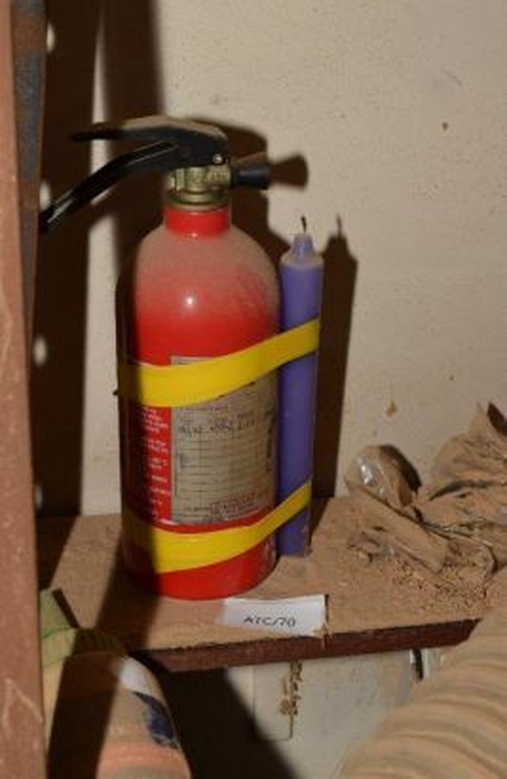 Ian Claughton s improviziranim bacačem plamena