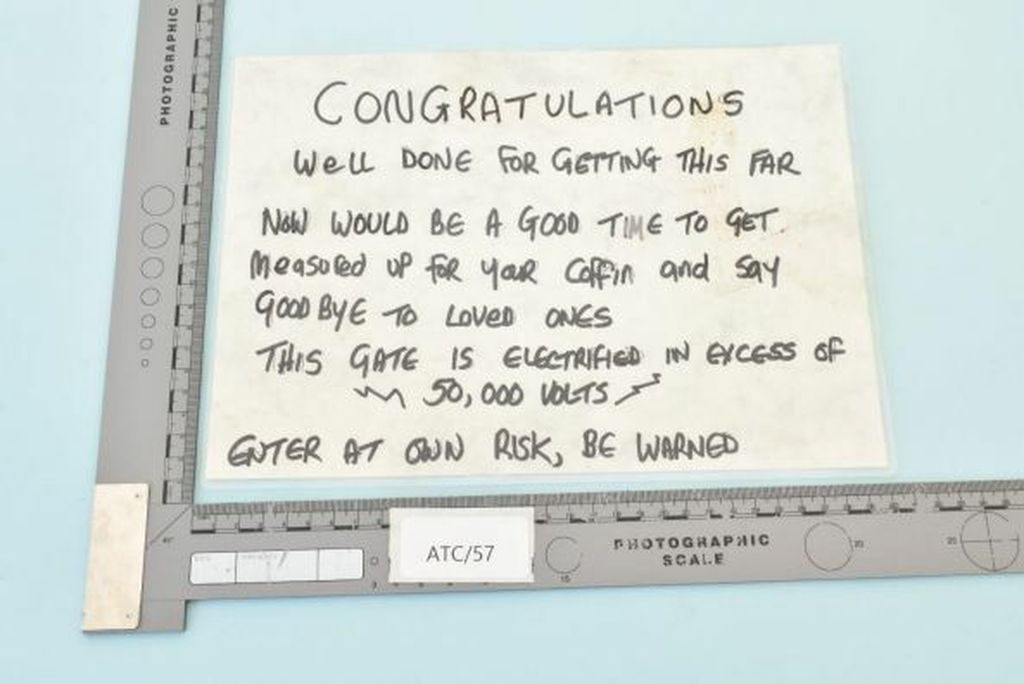 Ian Claughton s improviziranim bacačem plamena