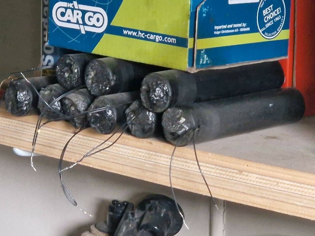 Ian Claughton s improviziranim bacačem plamena