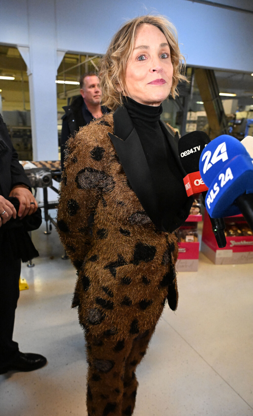 Sharon Stone u čupavom odijelu - 7