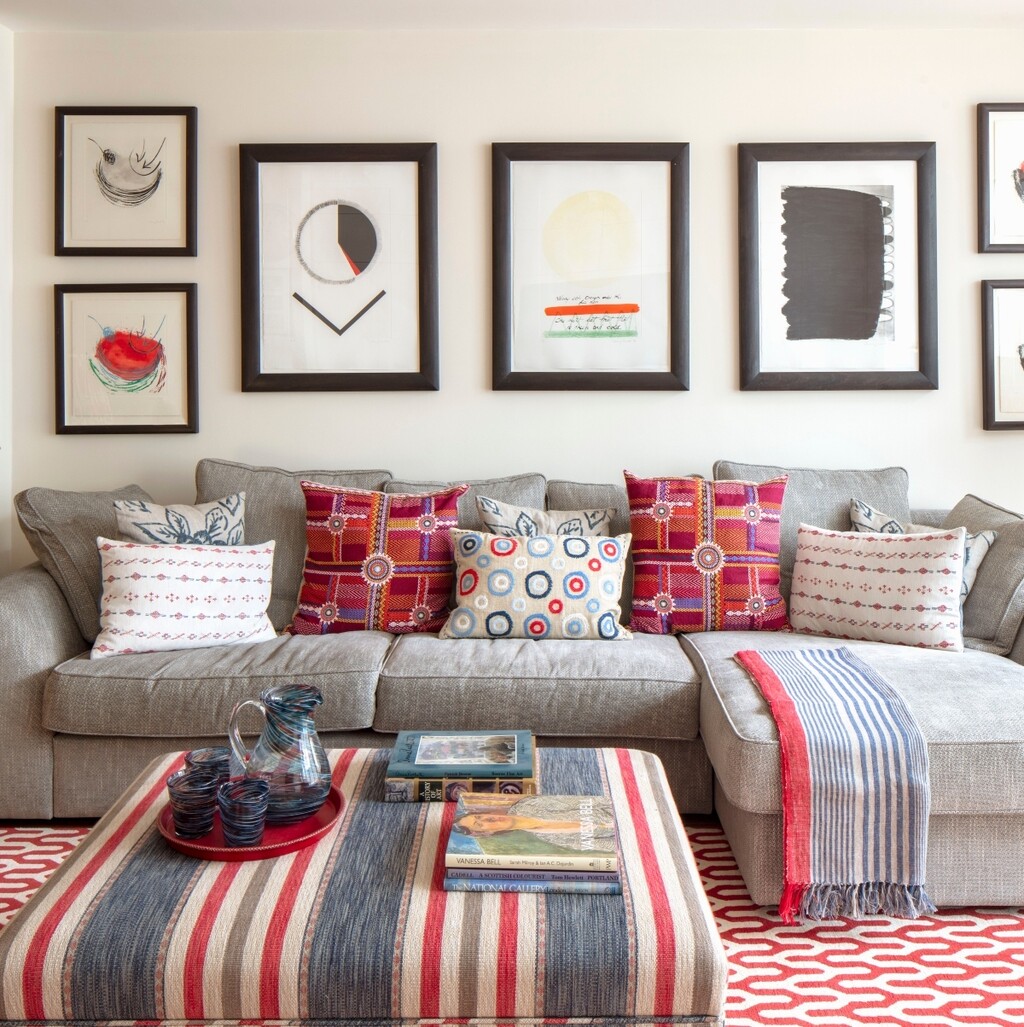 Ako svaki komad namještaja ima nekoliko jastuka i deka, prostor može izgledati zatrpano