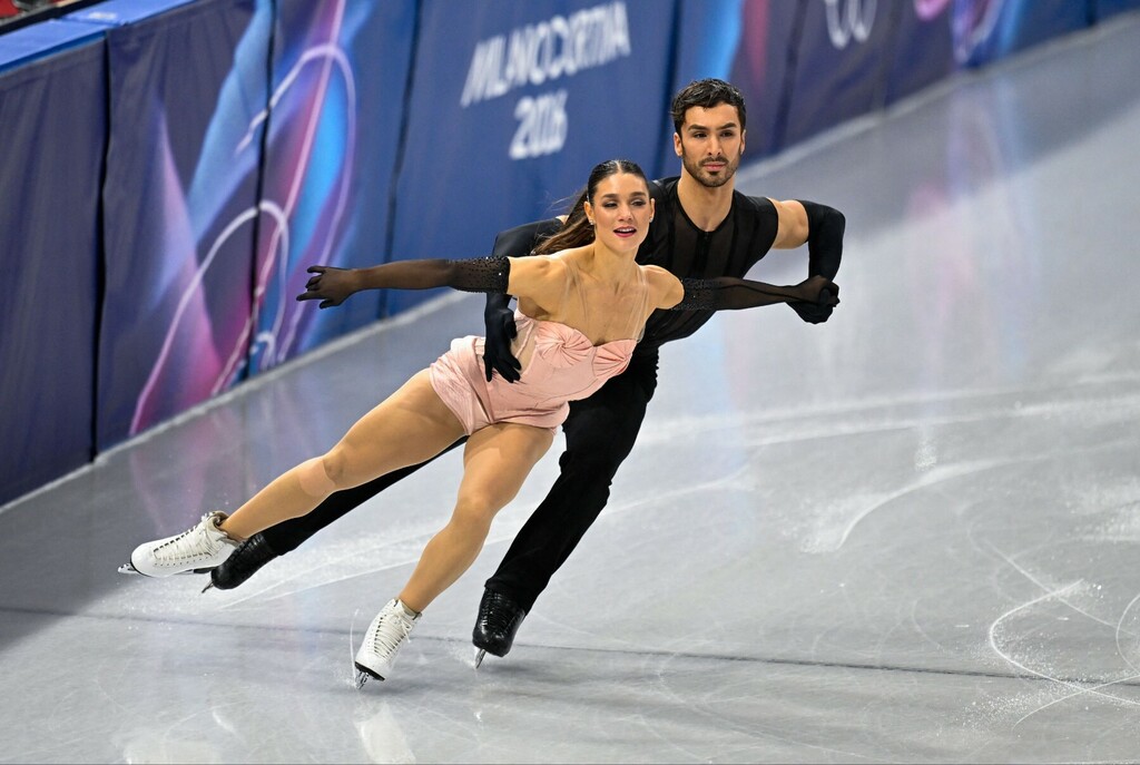 Klizači Laurence Fournier Beaudry i Guillaume Cizeron točku su izveli na pjesmu Vogue