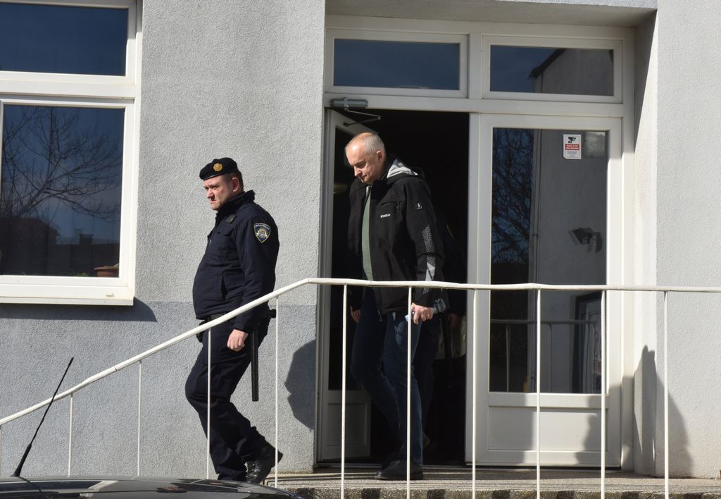 Vinko Grgić dolazi pred suca istrage u Osijeku