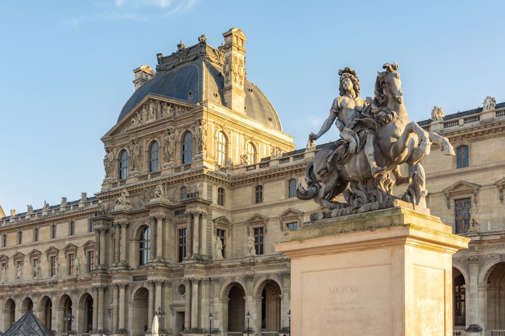 Dizalo kojim su pljačkaši ušli u muzej Louvre