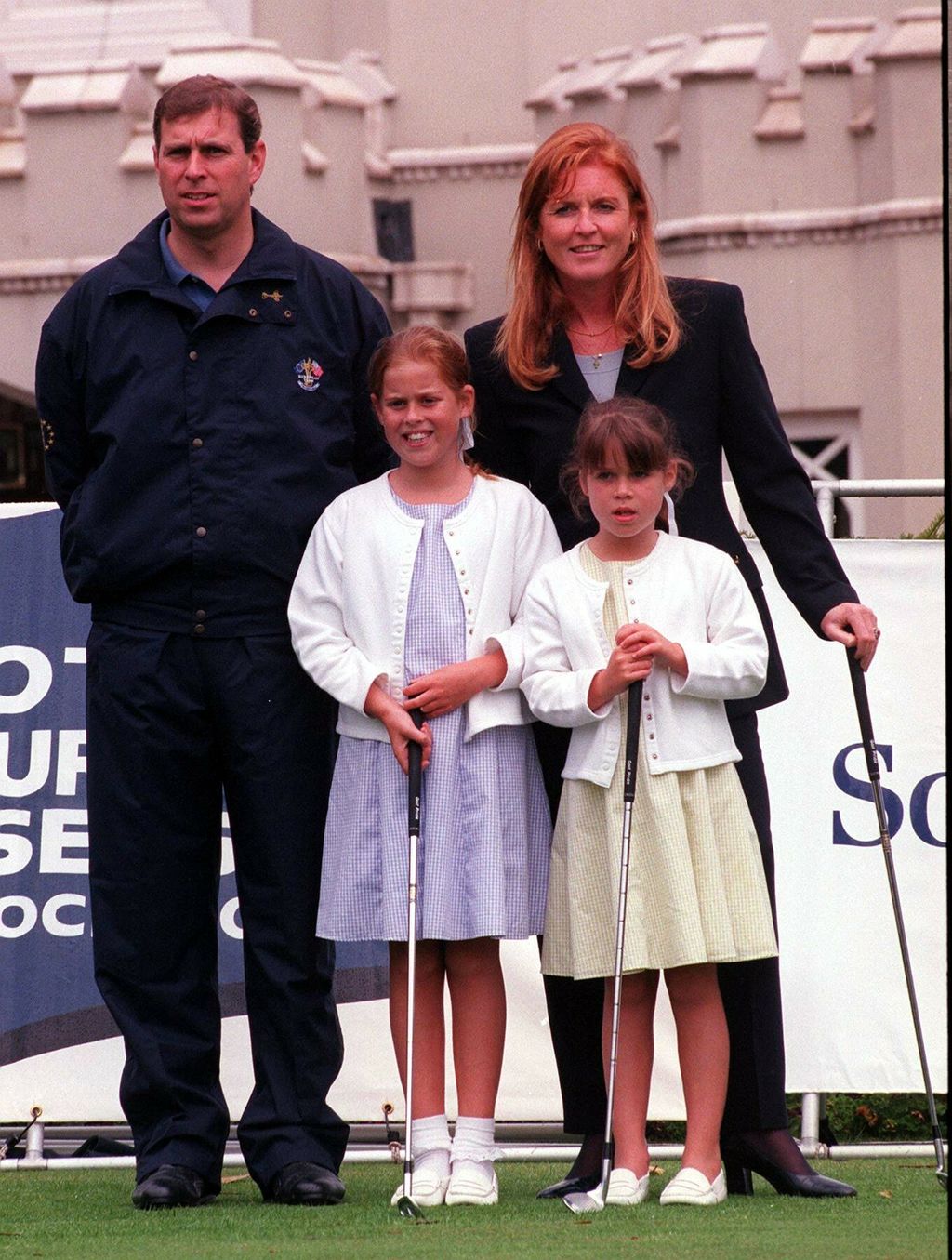 Princeze Beatrice i Eugenie s roditeljima