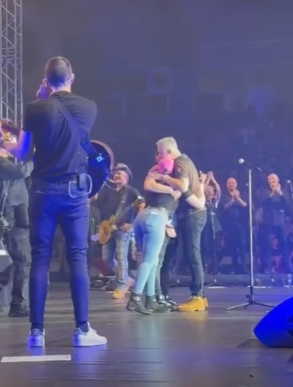 Zaruke na Thompsonovom koncertu - 2