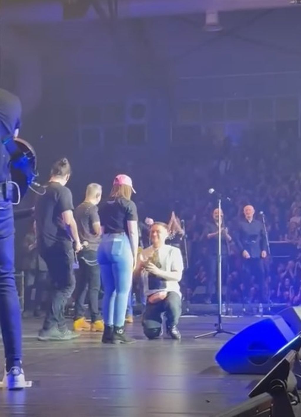 Zaruke na Thompsonovom koncertu - 3