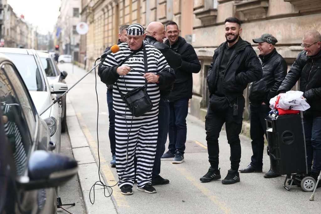 Dražen Keleminec ispred središnjice HDZ-a - 2