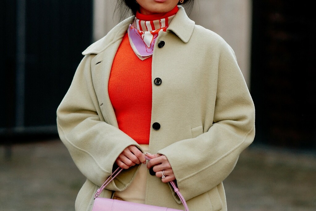 Bandane su trend koji će obilježiti 2026., a divno izgledaju uz pletivo