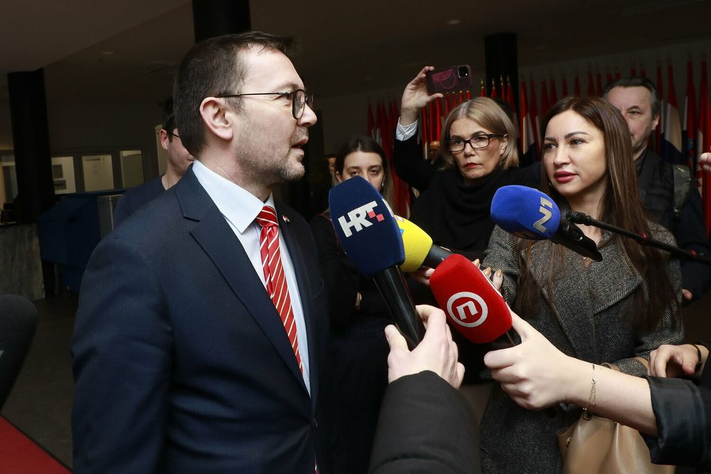 Izjave za medije saborskih zastupnika na temu Josipa Dabre - 7