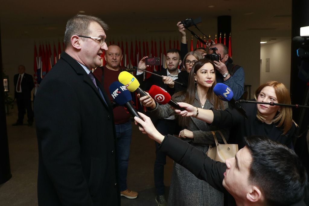 Izjave za medije saborskih zastupnika na temu Josipa Dabre - 7