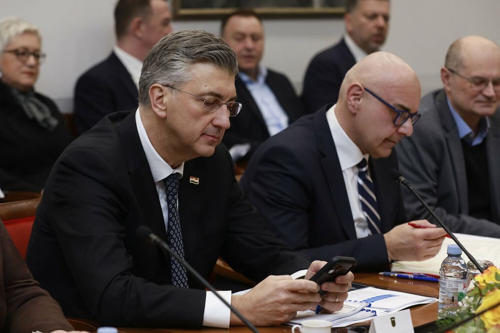 Odbori Hrvatskog sabora glasaju o povjerenju dr. Ružiću - 9