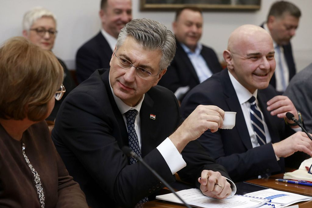 Odbori Hrvatskog sabora glasaju o povjerenju dr. Ružiću - 9