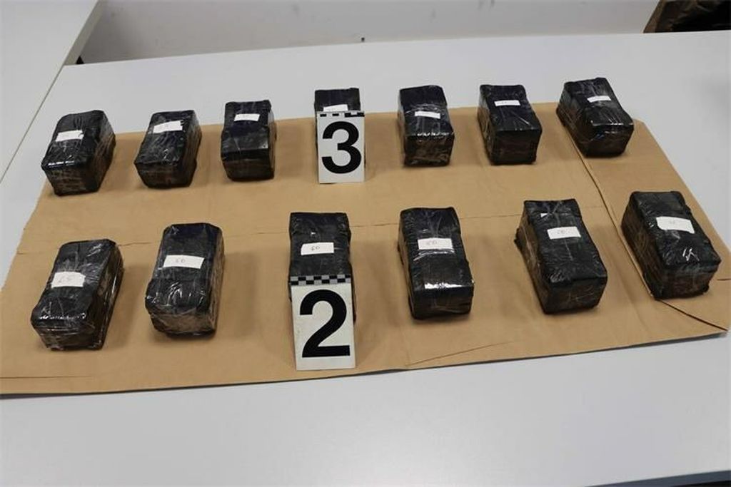 Policija i carina na MCGP Karasovići u vozilu pronašli skriveno pola milijuna eura - 3