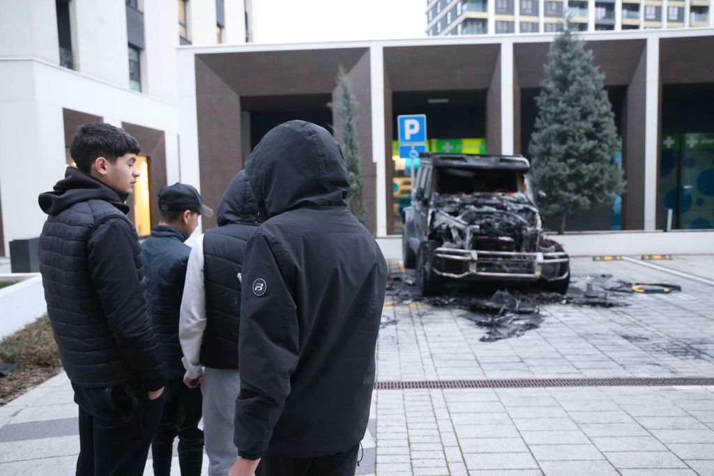 Izgoren automobil Bake Praseta - 1