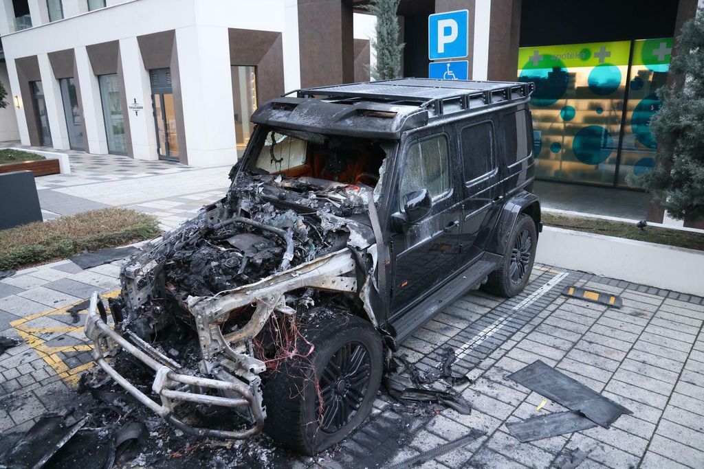 Izgoren automobil Bake Praseta - 5