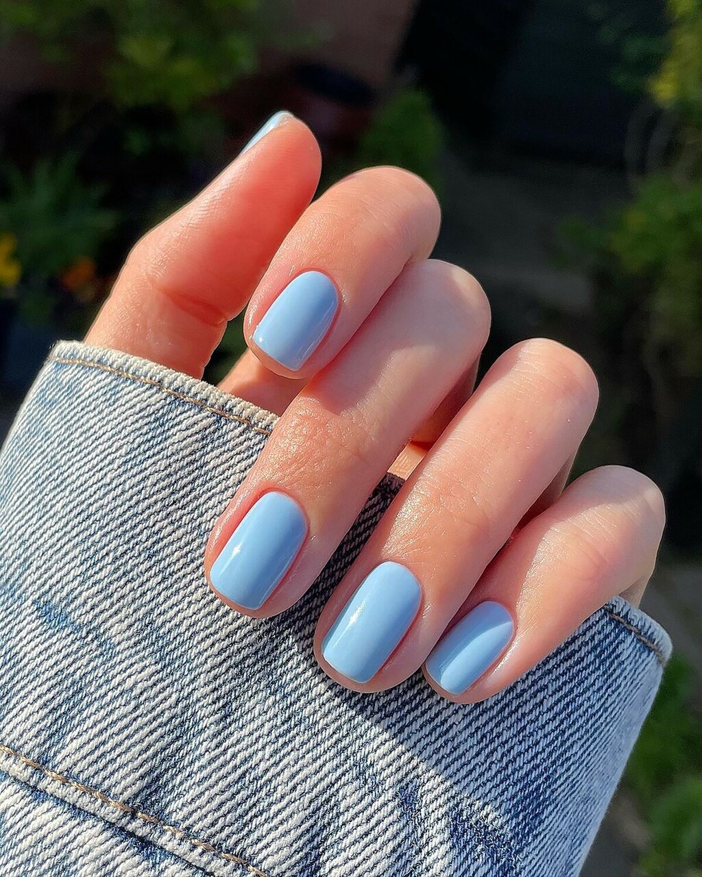 I najjednostavnija svjetloplava manikura bit će pun pogodak