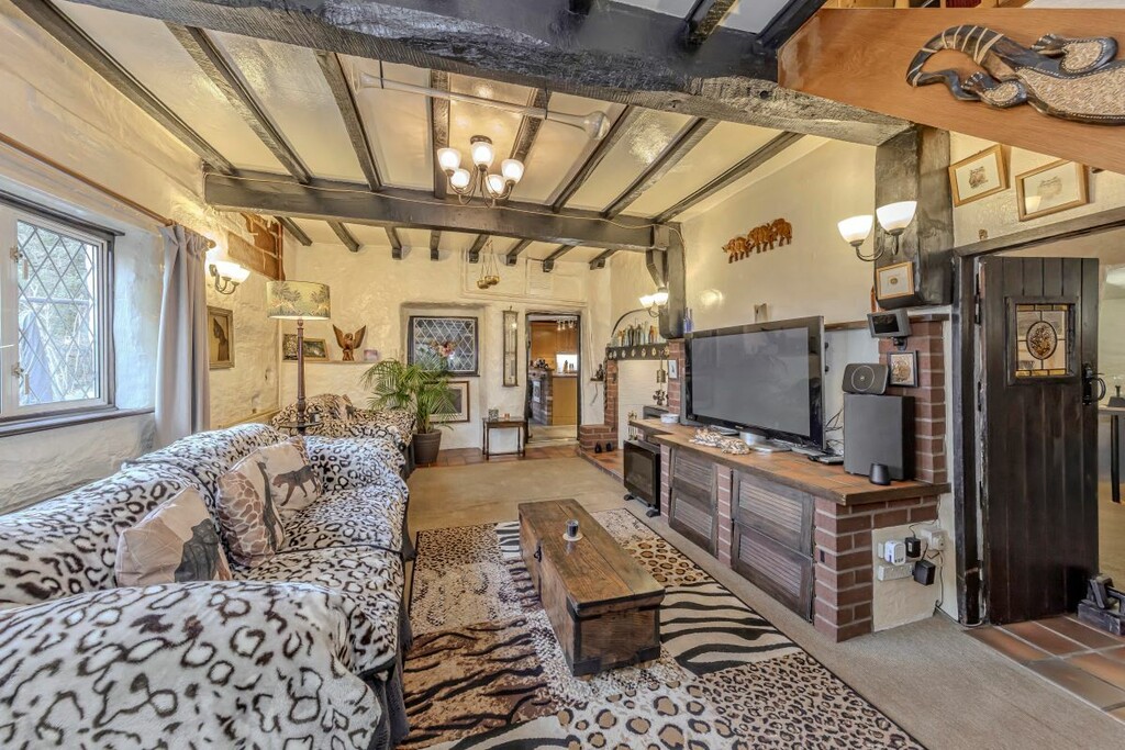 Dnevni boravak u špiljskoj kući