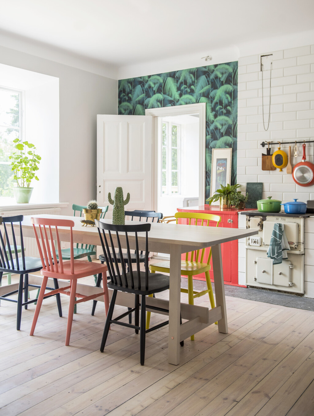 Stolci različite boje u kuhinji i blagovaonici - 4