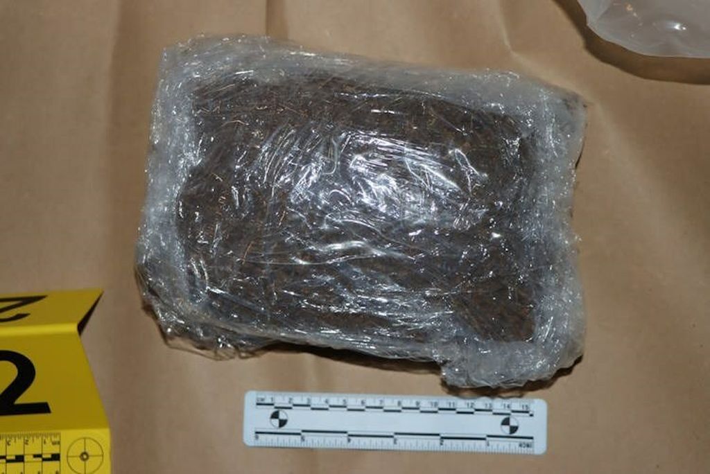 U osobnom automobilu skrivao više od 4 kilograma droge - 4