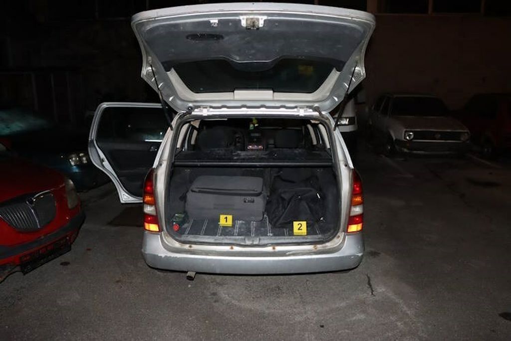 U osobnom automobilu skrivao više od 4 kilograma droge - 4
