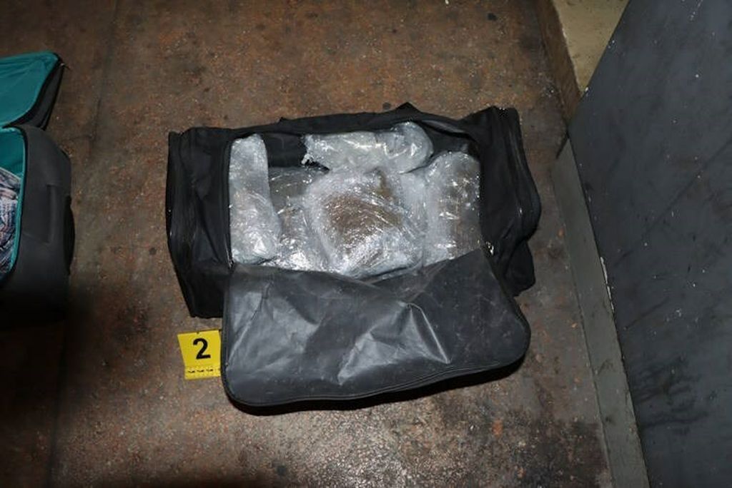 U osobnom automobilu skrivao više od 4 kilograma droge - 4