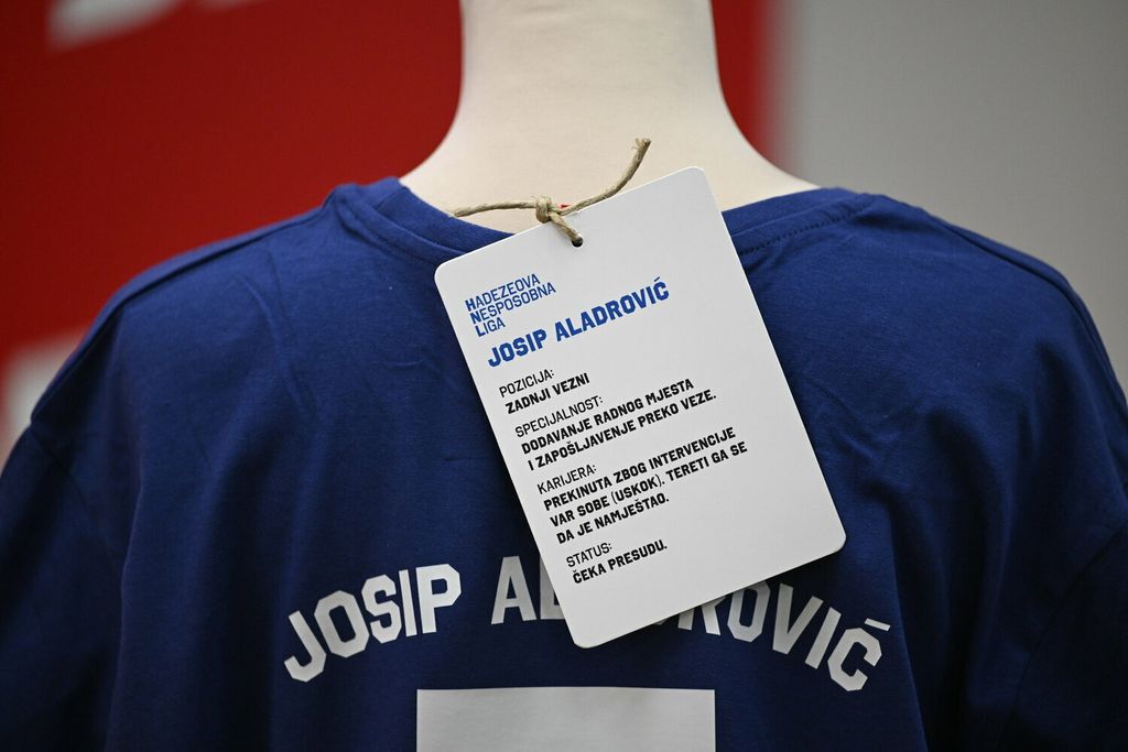 Performans s dresovima na konferenciji SDP-a povodom imenovanja novog ministra rada, mirovinskog sustava, obitelji i socijalne politike Alena Ružića - 12