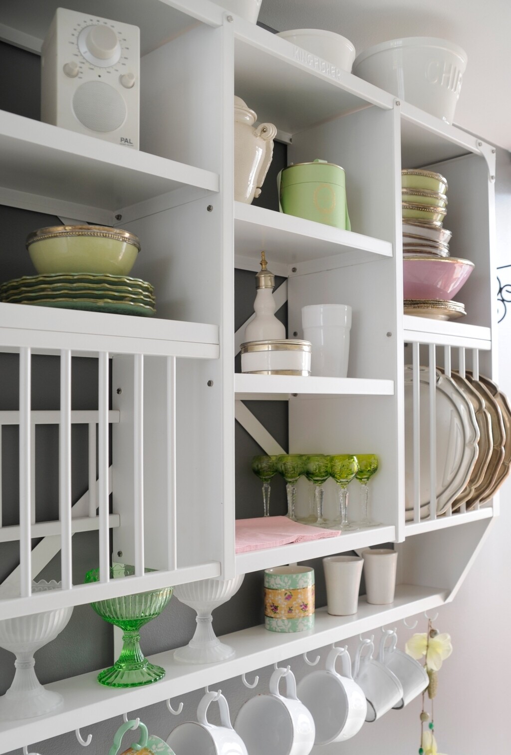 Otvorene police izgledaju odlično na fotografijama, no traže stalno održavanje