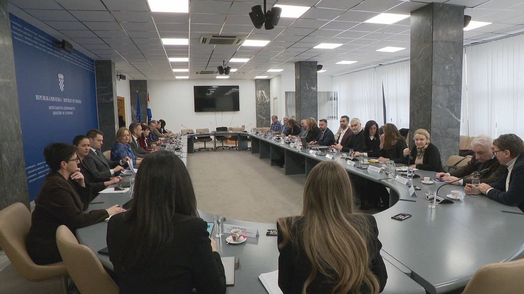 Sindikati javnih i državnih službi i dalje nezadovoljni - 2