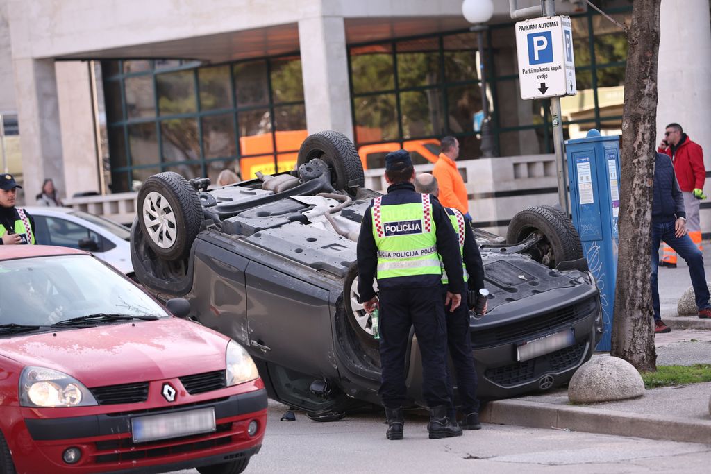 Prometna nesreća na Mažuranićevom šetalištu u Splitu - 6