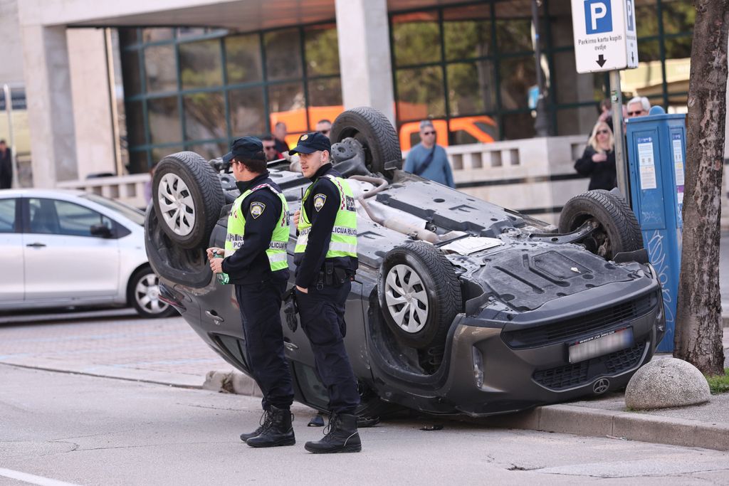 Prometna nesreća na Mažuranićevom šetalištu u Splitu - 6