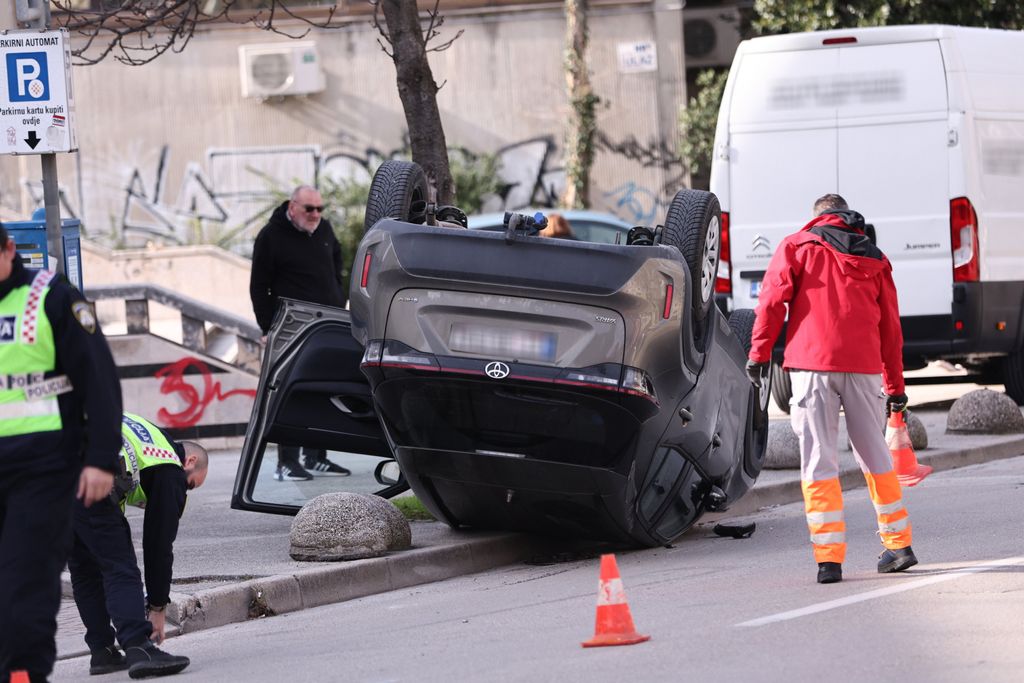 Prometna nesreća na Mažuranićevom šetalištu u Splitu - 6